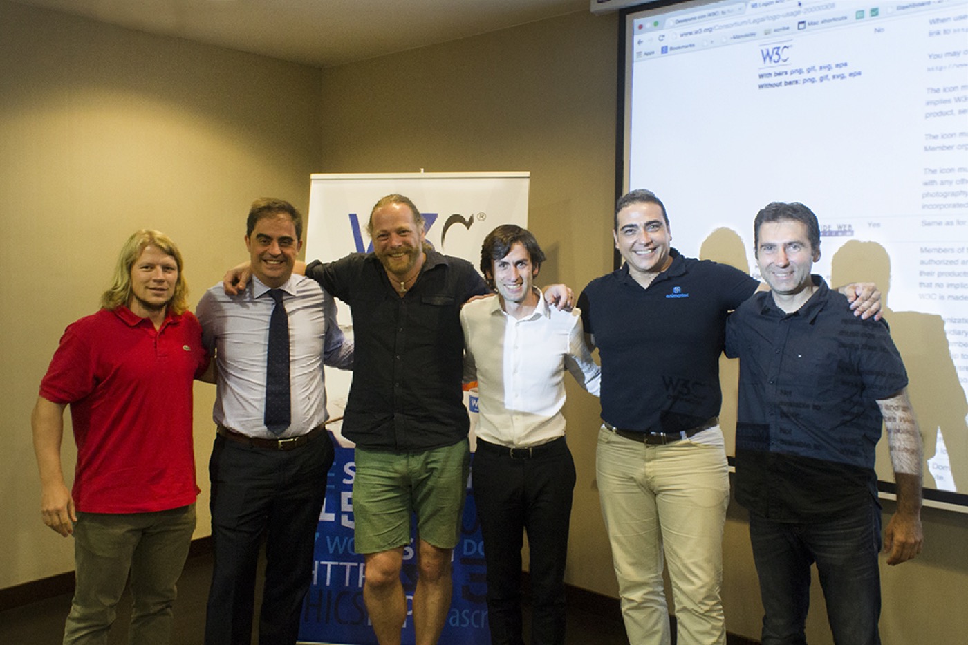 Gustavo Barón junto a miembros del W3C, incluido un representante de Yandex
